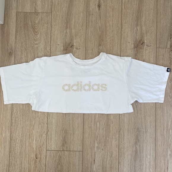EUC✨ Adidas T-shirt - Picture 2 of 7
